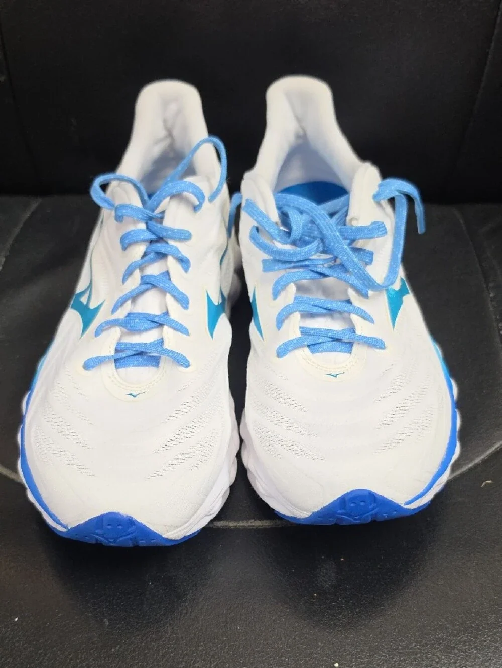 Mizuno Women's White & Blue Athletic Running Sneakers